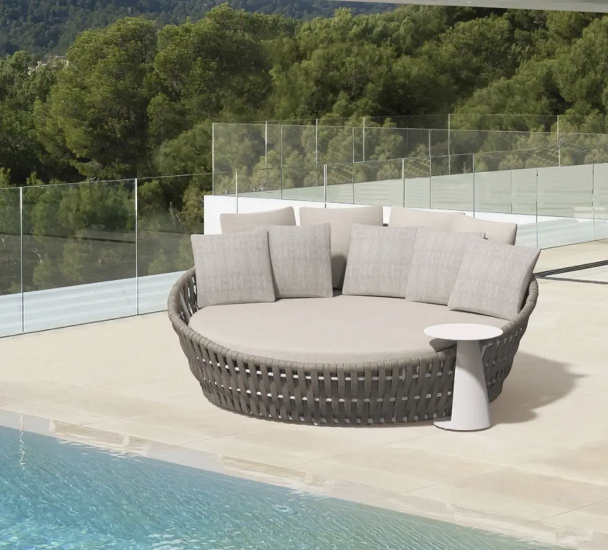 Meridian daybed